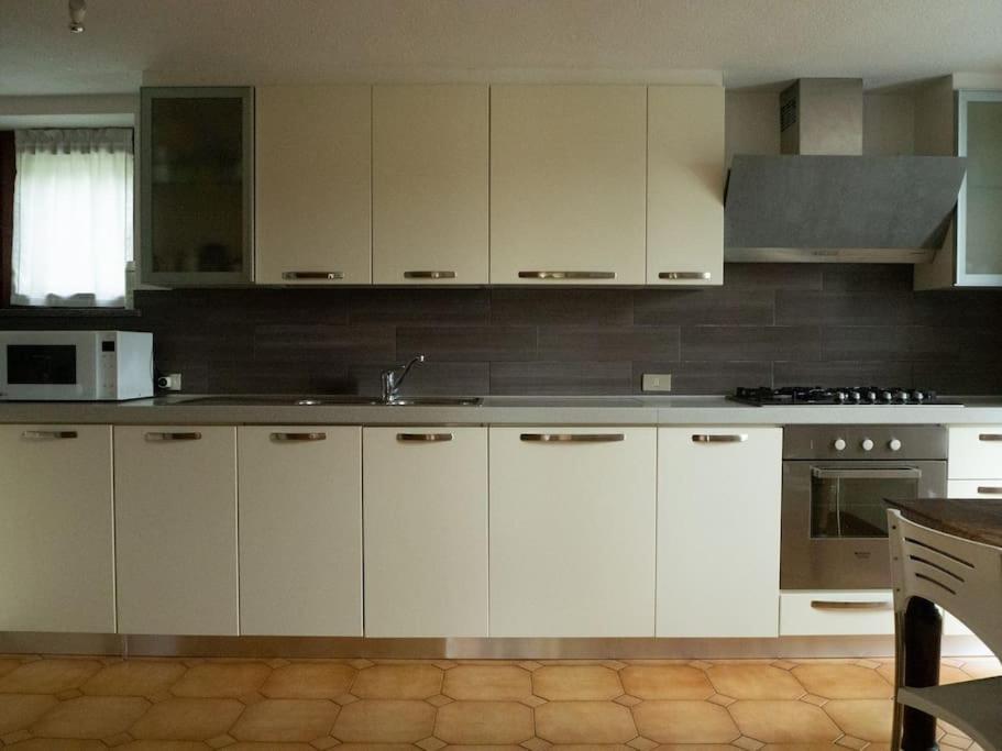 La Tua Villa Sul Lago - Casa Kollegger Luino Exterior photo